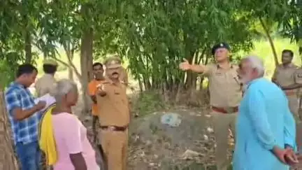 कसिया: कुशीनगर के एसपी ने घटना स्थल का किया निरीक्षण, प्रेमी-प्रेमिका का शव बगीचे में फंदे से लटकता मिला