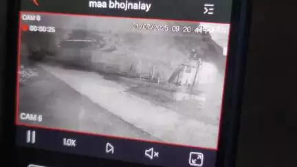 kolua kala industrial area ke paas battery chori karta huaa ladka