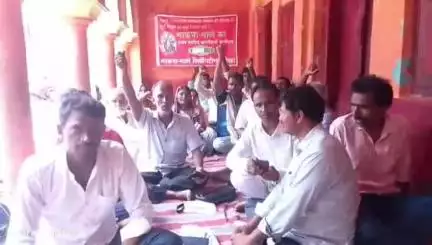 नोखा: नगर परिषद नोखा के पासवान मोहल्ला के मंदिर में भाकपा माले लिबरेशन की बैठक आयोजित की गई