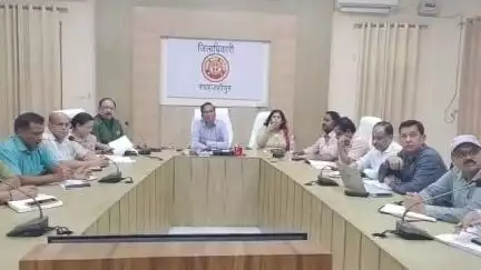 शाहजहांपुर: कलेक्ट्रेट सभागार में जिलाधिकारी की अध्यक्षता में संचारी रोग एवं दस्तक अभियान की द्वितीय समीक्षा बैठक संपन्न हुई