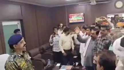 पाली: ग्राम अमिलिहा में हुई हत्या की जांच को लेकर ब्राह्मण समाज ने आईजी कार्यालय में दिया ज्ञापन