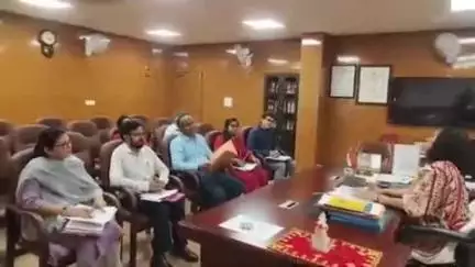 गुमला: डीसी ने गोदाम व पीडीएस दुकानदारों को राशन के रखरखाव के दिए निर्देश