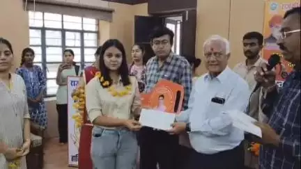 पाली: पिछले 2 साल से इंतजार कर रही चयनित बालिकाओं को बांगड़ महाविद्यालय में योजना के तहत मिली स्कूटी, बालिकाओं के चेहरे खिले