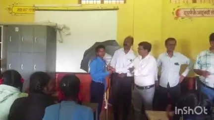 दरभा: छिंदबहार में निर्धन विद्यार्थियों को निःशुल्क छाता वितरण, साथ ही एक पेड़ मां के नाम अभियान के अंतर्गत पौधारोपण