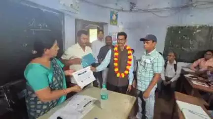 गोला: एसएस प्लस टू उवि गोला में गुरुगोष्ठी सह सम्मान समारोह आयोजित, सेवानिवृत्त शिक्षक सम्मानित