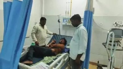 अकलेरा: असनावर क्षेत्र के अकलेरा रोड अकतासा में सड़क दुर्घटना में बाइक सवार घायल, जिला अस्पताल में भर्ती