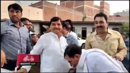 इटावा: सदर इलाके में पहुंचे सपा महासचिव शिवपाल सिंह यादव ने निजी कार्यक्रम में शिरकत कर भाजपा पर साधा निशाना