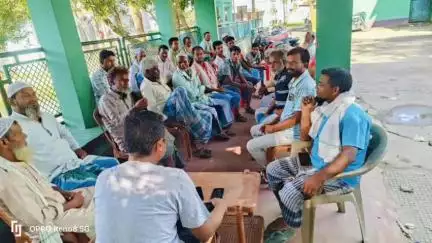 जोकीहाट: सीसौना स्थित अपने आवास पर पूर्व मंत्री व जोकिहाट विधायक ने क्षेत्र से आए लोगों की समस्याएं सुनीं
