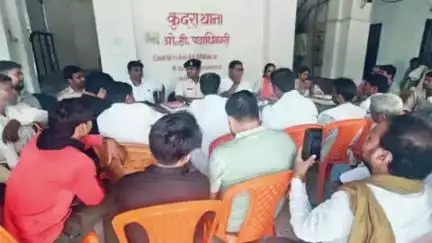 मोहनिया: मुहर्रम पर्व को लेकर कुदरा थाना परिसर में प्रशासनिक पदाधिकारी के साथ शांति समिति की बैठक, ग्रामीण जनता भी हुई उपस्थित