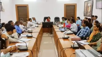 कुरई: कलेक्ट्रेट सभा कक्ष में जिला स्वास्थ्य समिति की समीक्षा बैठक संपन्न हुई