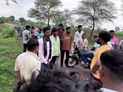 कवर्धा: खड़ौदा में भैंसों की तस्करी करते दो तस्करों को ग्रामीणों ने पकड़कर पिपरिया पुलिस के हवाले किया, पूछताछ जारी
