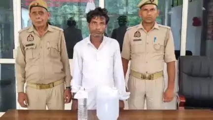 शामली: कोतवाली शामली पुलिस ने अलग-अलग स्थानों से 3 अभियुक्तों को किया गिरफ्तार, अवैध शराब बरामद