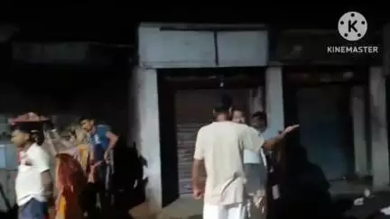 ঠাকুরপুকুর-মহেশতলা: অস্থায়ীভাবে মেরামতের কাজ শুরু হলো আকড়া রোডে খুশি এলাকার মানুষজনেরা