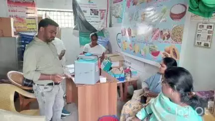 వేములవాడ: పలు ప్రాథమిక వైద్య ఆరోగ్య కేంద్రాలను తనిఖీ చేసిన జిల్లా వైద్యాధికారిని రజిత