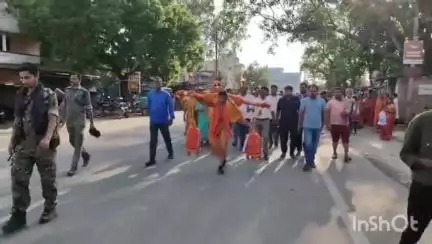 डोमचांच: गौ सेवा संकल्प के साथ कोडरमा से देवघर पैदल कावड़ यात्रा पर निकली कुसुम का नवलशाही दुर्गा मंदिर में स्वागत
