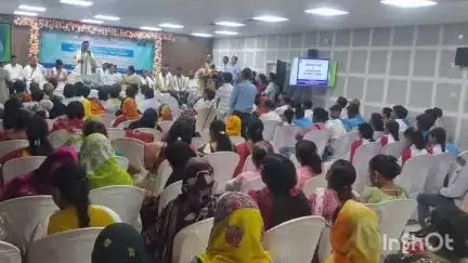 পান্ডুয়া: পশ্চিমবঙ্গ সংখ্যালঘু উন্নয়ন ও বিত্ত নিগমের পরিষেবা প্রদান অনুষ্ঠান হল ইটাচুনা বি.এন. কলেজের সভাকক্ষে