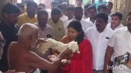 అహోబిలంలో దేవస్థానంలో  ఎమ్మెల్యే భూమా అఖిలప్రియ పర్యటన