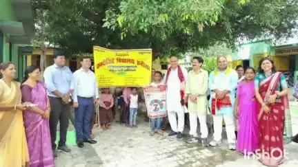 कासगंज: कंपोजिट विद्यालय हनौता में रैली निकालकर स्कूल चलो अभियान के प्रति जागरूक किया गया, बीजेपी जिलाध्यक्ष रहे मौजूद