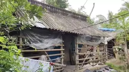 ময়না: গোঁসাইবেড়ে চিপস কাণ্ডের মৃত ছাত্রের মাকে মামলা তোলার চাপ,RGKar করে দেওয়ার হুমকি,৮ জনের বিরুদ্ধে থানায় অভিযোগ পরিবারের