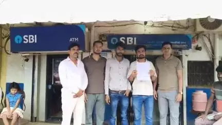 शाहबाद: समरानिया कस्बे के व्यापारी से एसबीआई बैंक के कर्मियों ने किया एक लाख रुपये का फर्जीवाड़ा