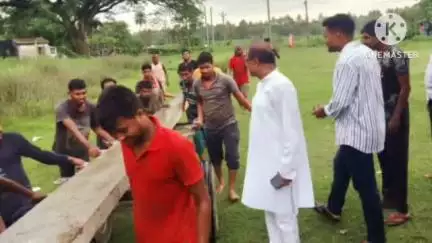 বিষ্ণুপুর ২: খাগড়া মুড়ি অঞ্চলে কারবালা ভেটকিয়ার মাঠে ইলেকট্রিকের কাজ সরজমিনে খতিয়ে দেখার জন্য পৌঁছায় নবকুমার বেতাল