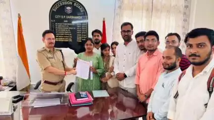 दरभंगा: सीएम कॉलेज की छात्रा मोनिका की सकुशल वापसी के लिए अभाविप प्रतिनिधिमंडल पुलिस अधीक्षक से मिला, ज्ञापन सौंपा