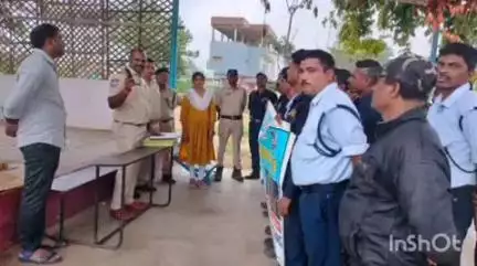 భూపాలపల్లి: సైబర్ మోసాల పట్ల ప్రజలు అప్రమత్తంగా ఉండాలి : ఎస్సై సాంబమూర్తి