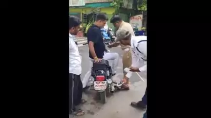 झांसी: झांसी में बिना नंबर प्लेट और 'पटाखा' बुलेट पर यातायात पुलिस ने की कार्रवाई, 9 बुलेट का 10 हजार से अधिक का चालान काटा