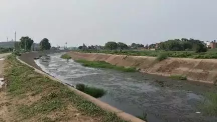चुनार: अहरौरा में नहर की सफाई न होने से स्थानीय लोग परेशान, समस्याओं का करना पड़ रहा सामना #jansamsaya