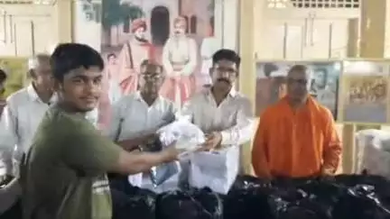 લીંબડી: લીંબડી ટાવર બંગલા ખાતે રામ કૃષ્ણ મિશન સંસ્થા દ્વારા જરૂરીયાતમંદ બાળકો ને મફત ગણવેશ અને ચોપડાનું વિતરણ કાર્યક્રમ યોજાયો