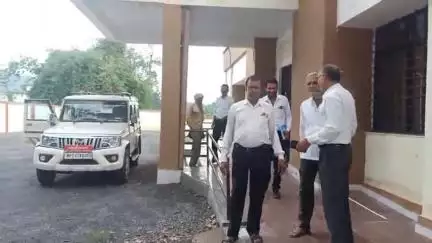 मझौली: मड़वास तहसील: अधिवक्ताओं ने तहसीलदार से मुलाकात कर प्रमाण पत्र में देरी से हो रही परेशानी बताई