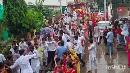 मनावर: मनावर में बुधवार को जगन्नाथ पुरी की तर्ज पर रथयात्रा निकाली गई
