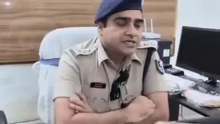 मेजरगंज: मलाही चौक से 150 बोतल शराब के साथ पुलिस ने एक तस्कर को किया गिरफ्तार