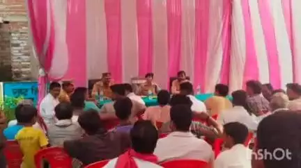 मिहींपुरवा: उर्रा बाजार में मोहर्रम को लेकर पीस कमेटी की हुई बैठक, की गई शांतिपूर्वक त्यौहार मनाने की अपील