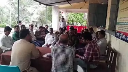 चंदेरी: मुस्लिम त्यौहार को लेकर चंदेरी थाना प्रांगण में हुई शांति समिति की बैठक, त्यौहार परम्परा के मुताबिक ही मनाया जाएगा