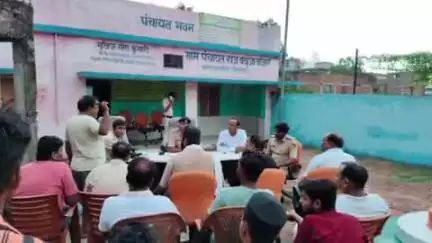 फुलवरिया: बथुआ बाजार में मुहर्रम पर्व को लेकर शांति समिति की बैठक, घातक हथियार व डीजे पर प्रतिबंध, SDPO, CO और SHO मौजूद