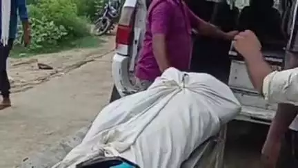फतेहपुर: राधानगर के पश्चिमी नई बस्ती में युवक ने संदिग्ध अवस्था में फांसी लगाकर की आत्महत्या, परिजनों का बुरा हाल
