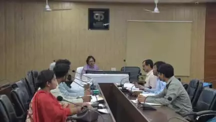 कोंडागांव: कलेक्टर ने ज़िला कार्यालय में पीएम कृषि सिंचाई योजना की समीक्षा बैठक की, वाटरशेड कार्यों में तेजी लाने के दिए निर्देश