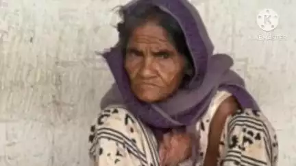 खूंटी: चुकुरु मोड़ के पास एक अज्ञात बुजुर्ग महिला तीन दिनों से भटक रही है