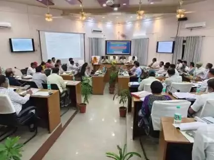 झाडोल: उदयपुर में जल जीवन मिशन, सड़क निर्माण और स्वास्थ्य विभाग की योजनाओं की समीक्षा की गई
