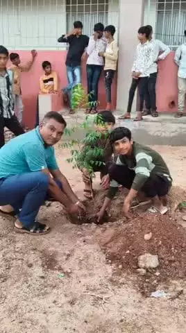 મુળી: મૂળીના લીયા ગામે માધ્યમિક શાળા ખાતે વૃક્ષારોપણ કાર્યક્રમનું આયોજન કરાયું.
