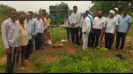सिरोंचा: सिरोंचा येथील बालाजी मंदिराजवळील सीसी रस्त्याच्या बांधकामाचे भूमिपूजन