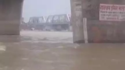 बदायूं: कछला में गंगा का बढ़ा जलस्तर, खतरे के निशान के आसपास पहुंचा