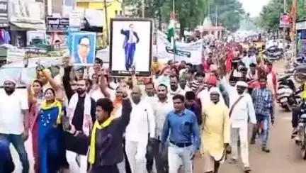 बिंद्रानवागढ़ गरियाबंद: गरियाबंद जिले में 4000 से अधिक आदिवासियों ने वन अधिकार नियमों में बदलाव के विरोध में विशाल रैली निकाली