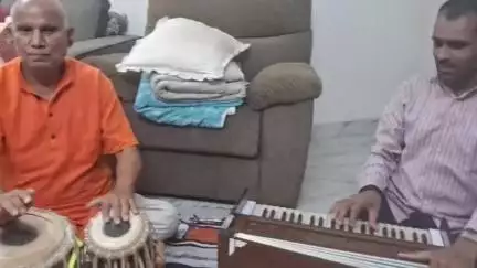 झिलमिल सितारो का आगन होगा,
 रिमझिम बरसता सावन होगा।।