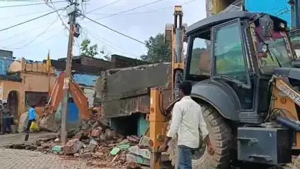 ঝালদা ১: বাধার জেরে আটকে ছিল রাস্তা সম্প্রসারণের কাজ, ইচাগে পুলিশকে সঙ্গে নিয়ে সেই ভেঙে ফেলল পূর্ত দফতর