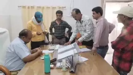 महोबा: जिला पुरुष चिकित्सालय में जेडी की कड़ी चेतावनी के बावजूद मरीजों को लिखी जा रही हैं बाहर की महंगी दवाएं