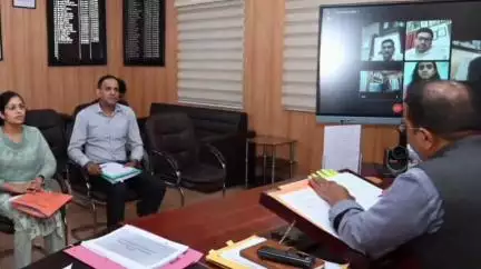जोशियाड़ा: जिलाधिकारी ने नगर निकायों की समीक्षा बैठक ली, विकास कार्यों में तेजी लाने के दिए निर्देश