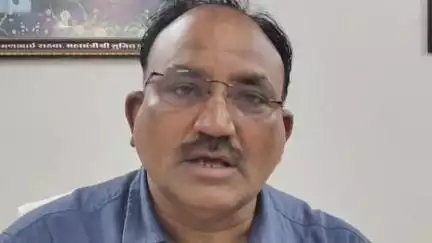 છોટાઉદેપુર: બડાલિયા ગામના 10 માસથી રજા પર ગયેલા શિક્ષક અચાનક સ્કૂલ આવતા ગામ લોકો વિરોધ કરી સ્કૂલમાં હાજર ન થવા દીધો,આપી પ્રતિક્રિયા.