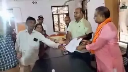 सीमलवाड़ा: साकरसी पंडित दीनदयाल संबल शिविर में 50 साल से खातेदारी जमीन का बंटवारा किया गया, दो माह से बंद हैंडपंप को कराया दूरस्त